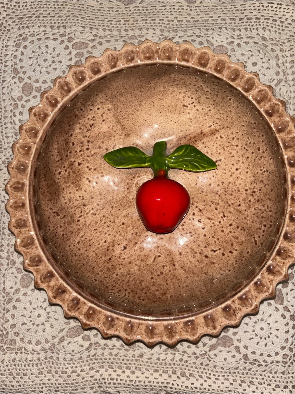 Ceramic pie dish with Red Apple Accent ~vintage